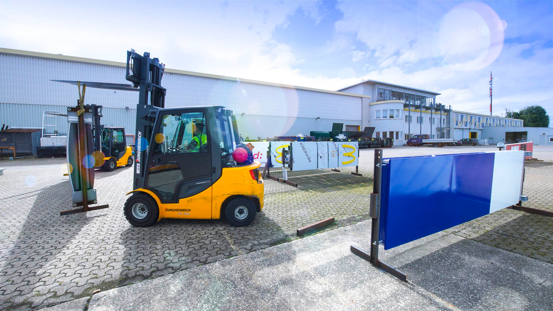 Gabelstapler auf dem Hof